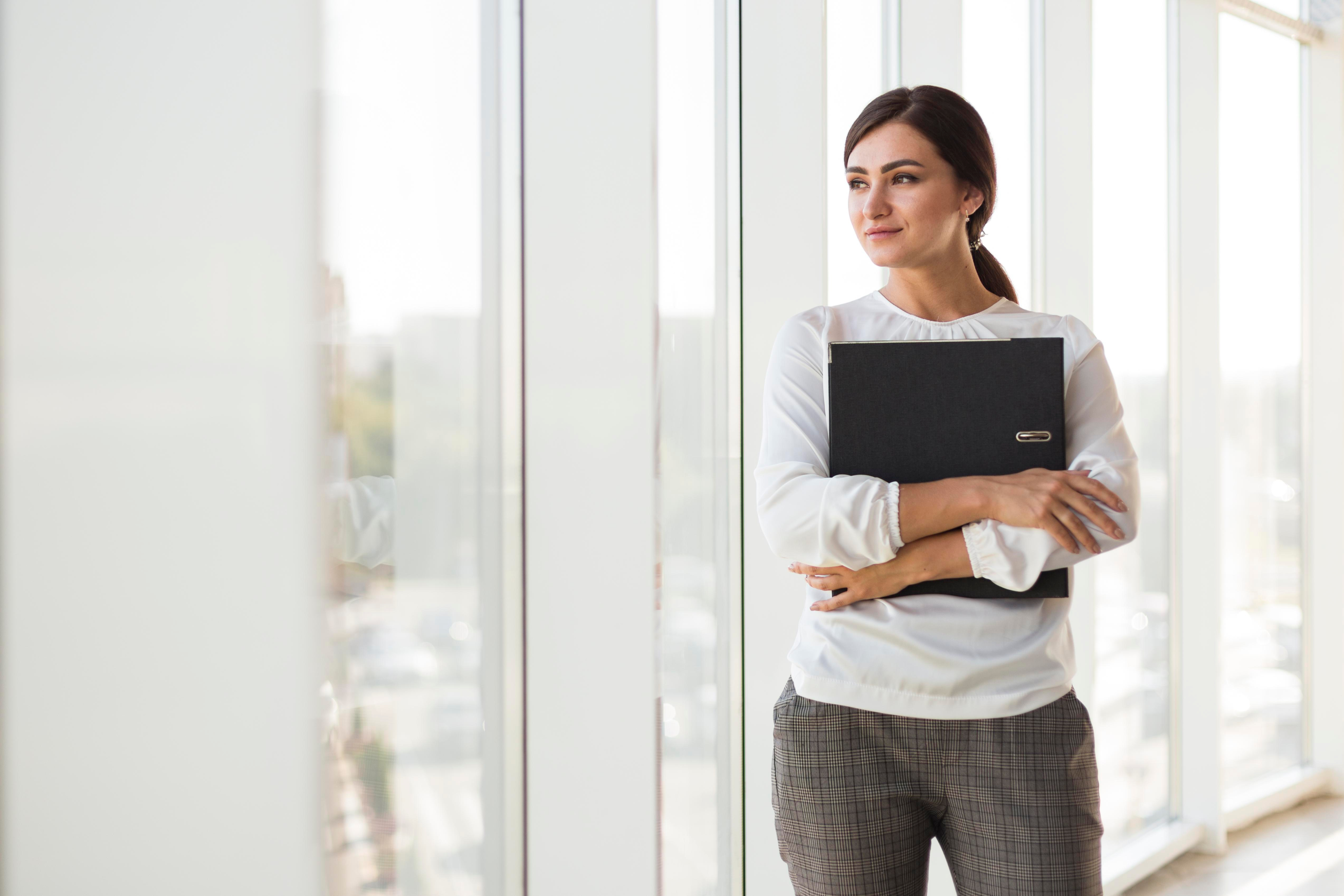 Frau mit Laptop